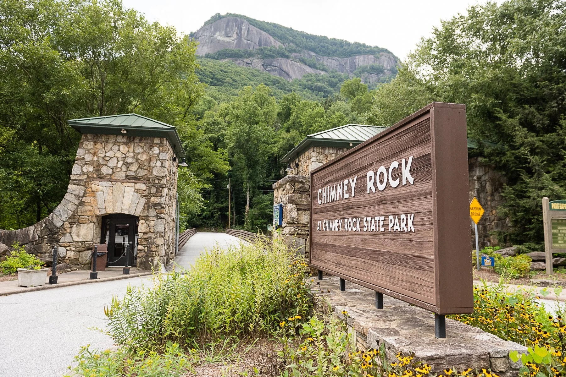 Illustrative photo: Amish volunteers rebuild Chimney Rock, North Carolina