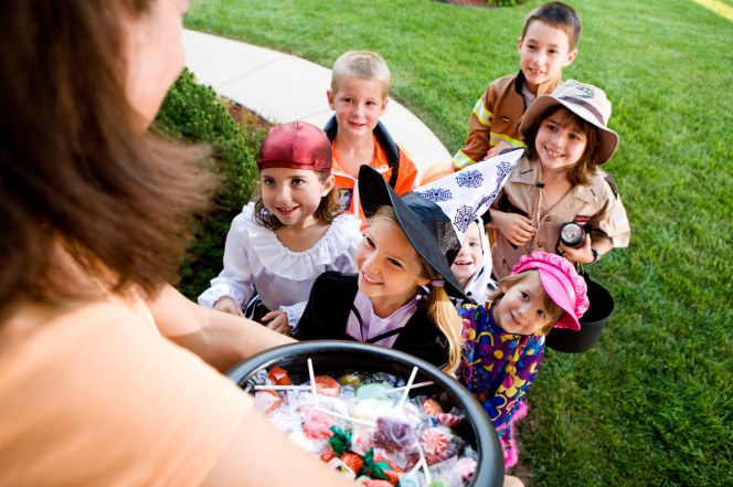 Illustrative photo: 83 neighbors give an autistic boy a Halloween-in-July birthday